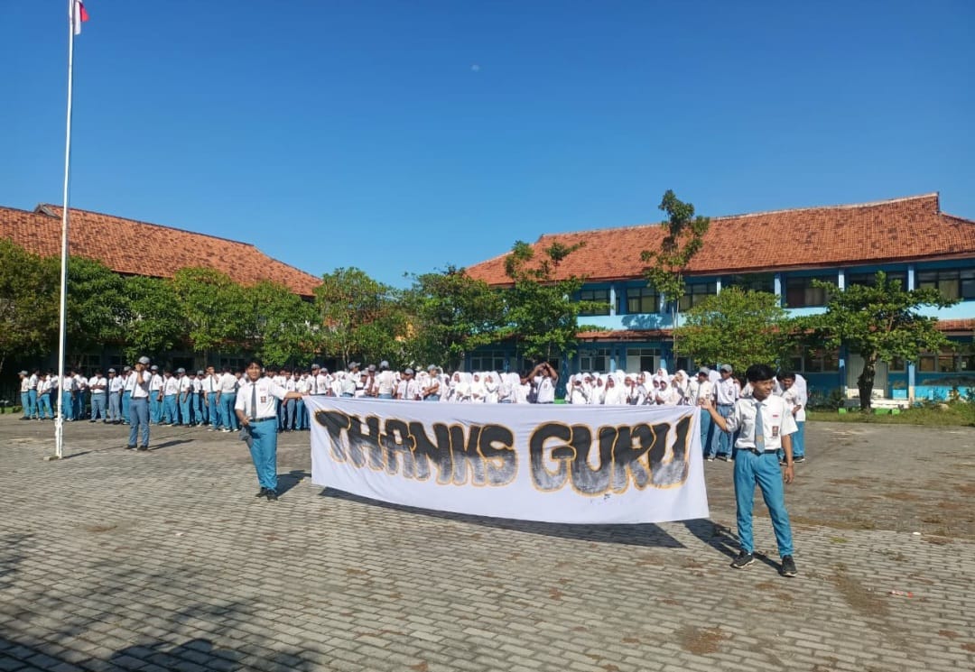 SMKN 1 Sampang Gelar Upacara Pelepasan Siswa Kelas XII Tahun Pelajaran 2025–2026