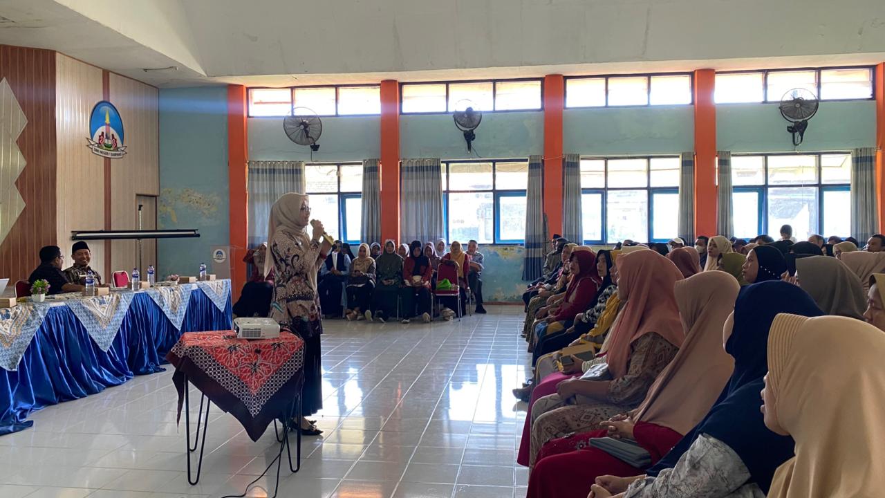 Pembagian Rapor Sisipan dan Sosialisasi PKL SMKN 1 Sampang Tahun Pelajaran 2025–2026